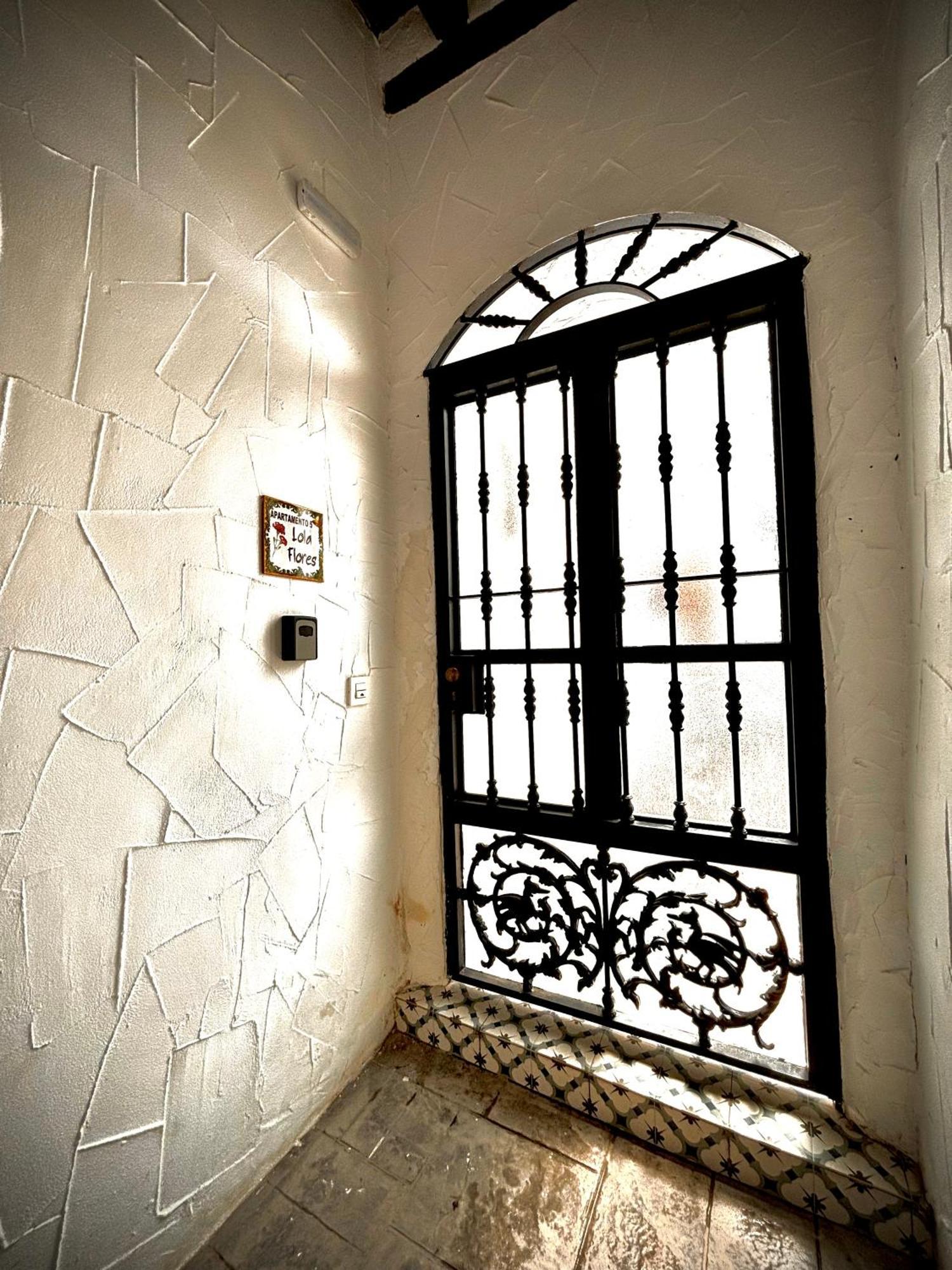 Apartamento La Lola - Patio Privado Херес де ла Фронтера Екстериор снимка